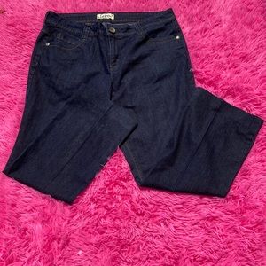 LEI dark wash Ashley Trouble embroidered pocket jeans 26” inseam size 15